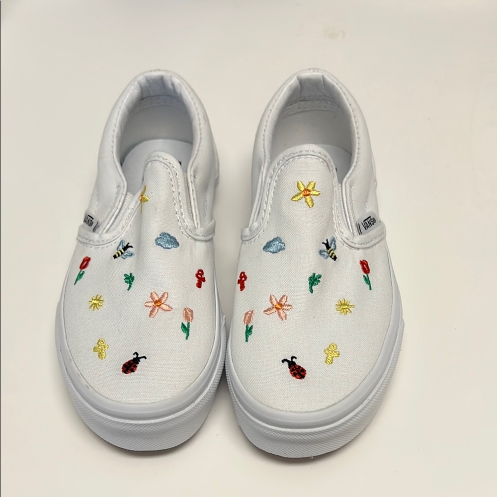 (Brand New)Vans White and Red Sneakers with Playful Design